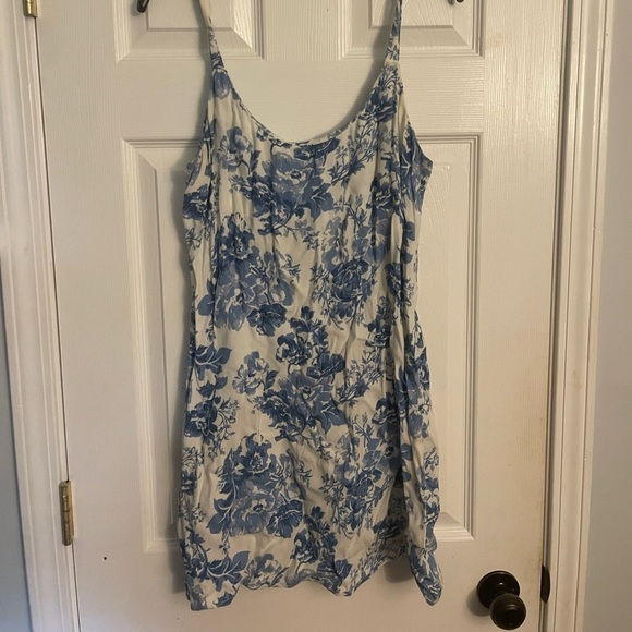 Reformation Dresses & Skirts - Reformation White and Blue Floral Dress